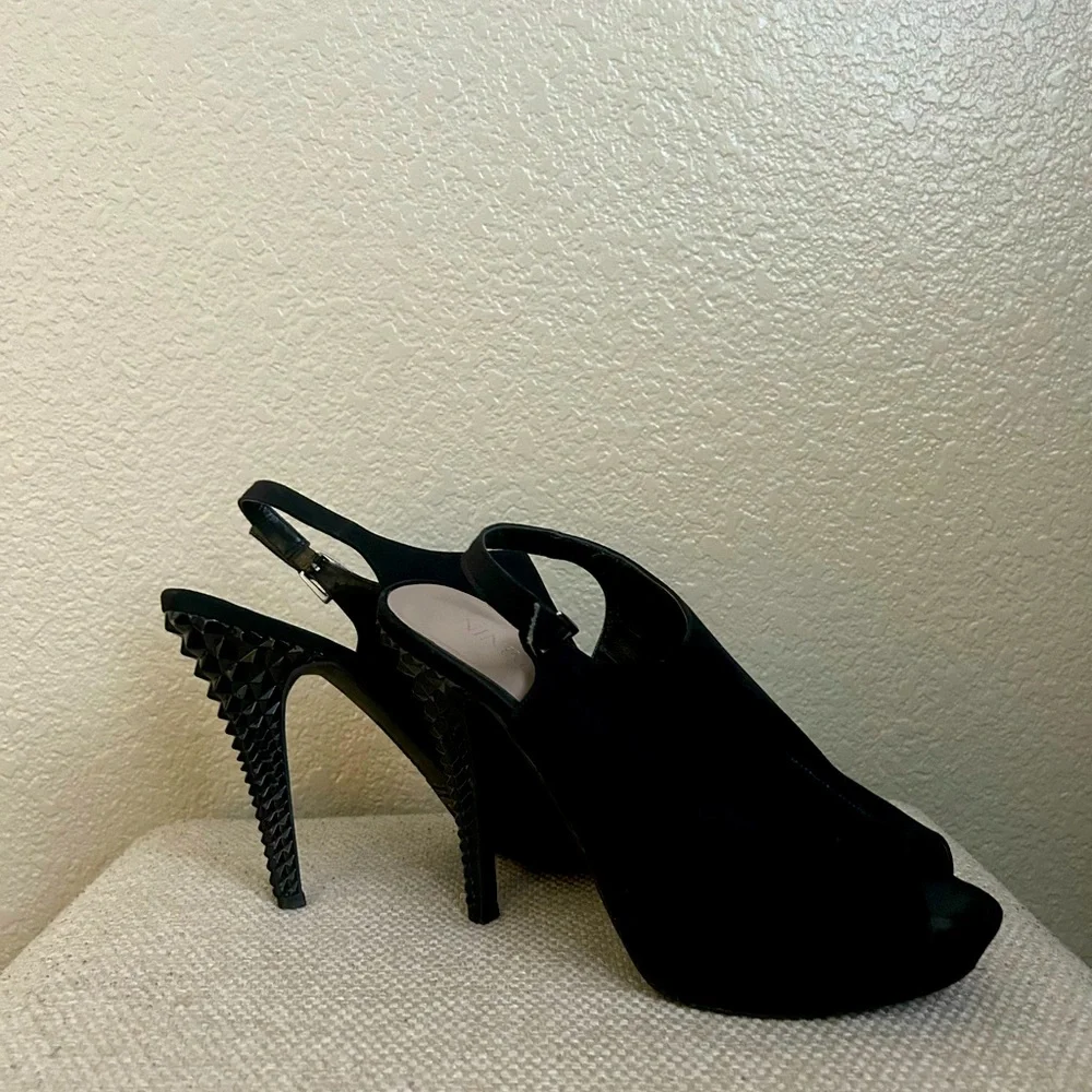 Heels - Picture 1 of 4